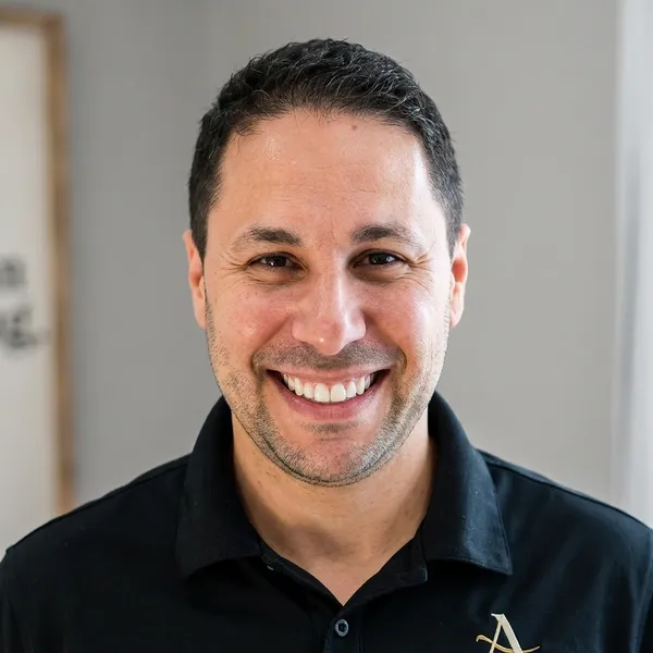Tulio, founder of Aurea Cleaning